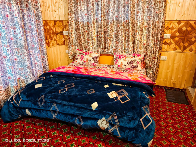 Bedroom, Green Street, Anantnag
