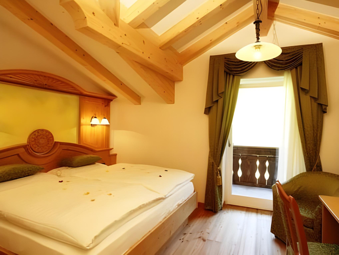 Others 5, Hotel Des Alpes, Trento