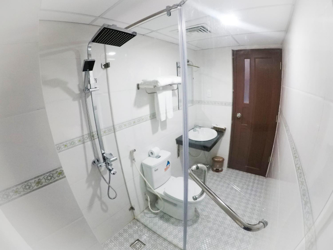Bathroom 3, Anh Linh 2 Hotel, Đồng Hới