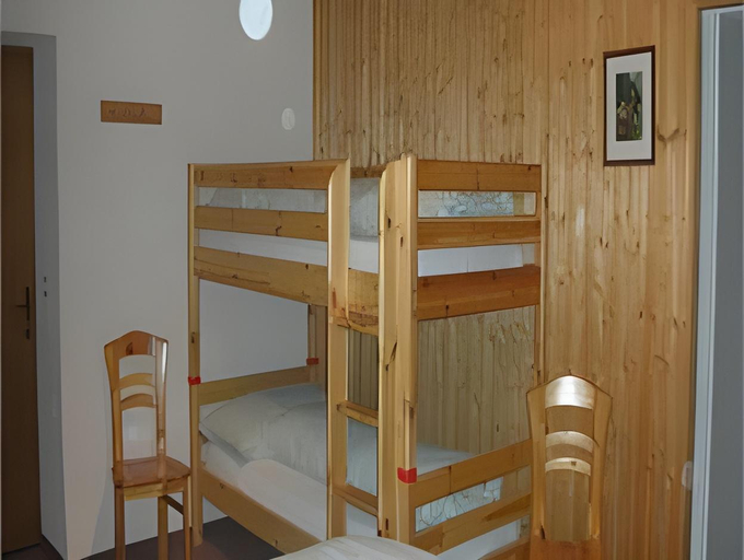 Bedroom 3, Hotel Bellevue, Moësa
