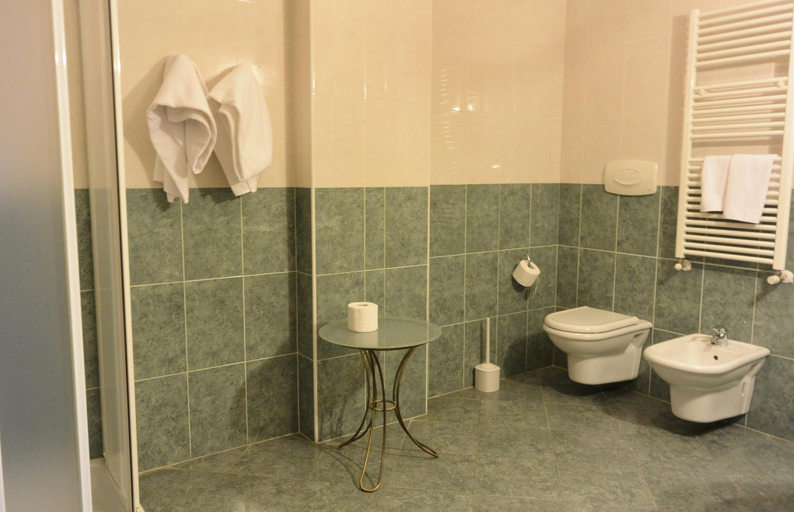Bathroom 8