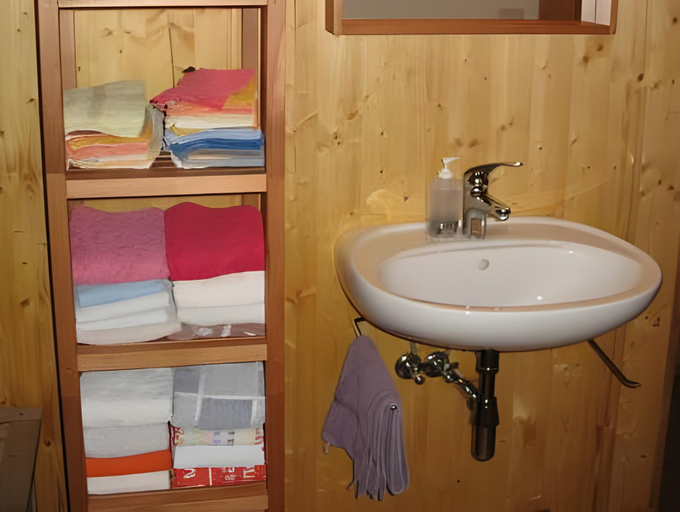 Bathroom, Centro Arte Cabbiolo, Moësa