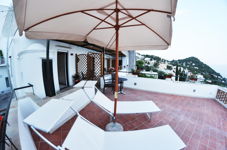 Others 4, Casa Costanza, Napoli