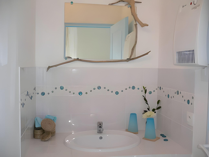 Bathroom 3, A L'Oree du Bois, Charente-Maritime