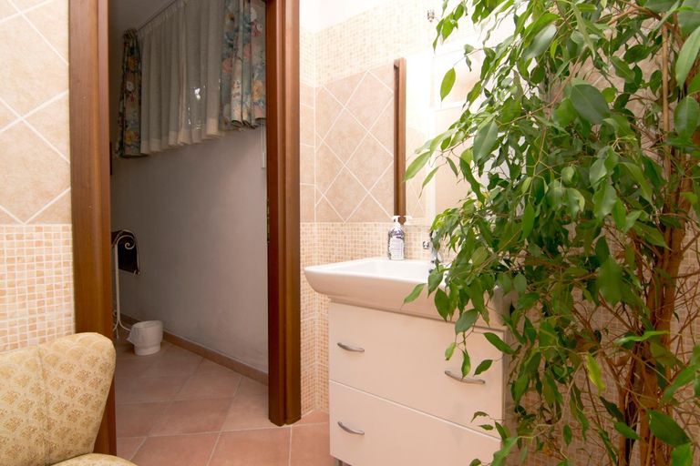 Bathroom 10