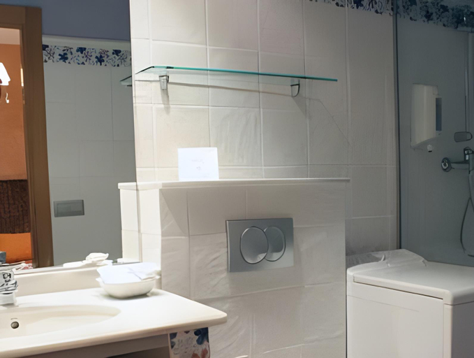 Bathroom 4, Hotel Restaurante El Tollo, Valencia