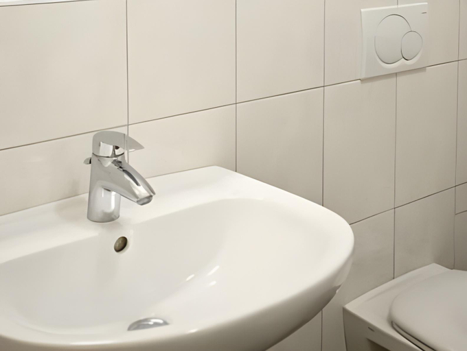 Bathroom 3, Landgasthof Struckum, Nordfriesland