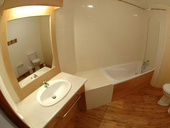 Bathroom 4, Residence Prestige Odalys L'Oree des Pistes, Savoie