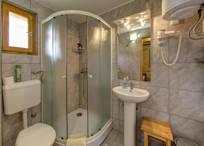Bathroom 2, Motel Bavaria, Foča