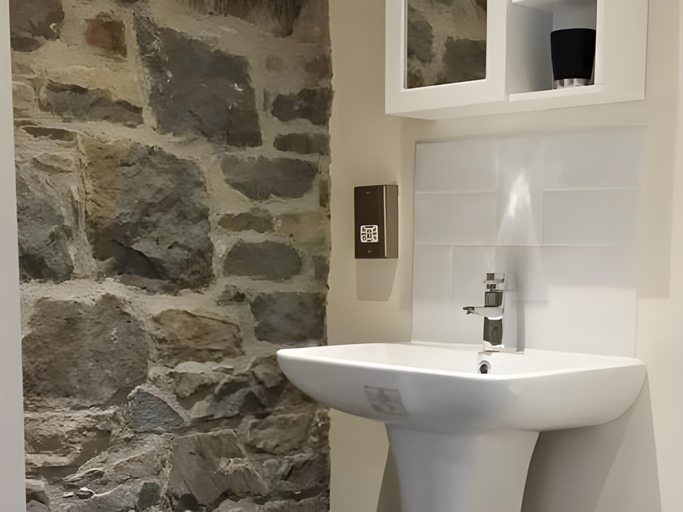 Bathroom 3, Ty Morgans, Powys