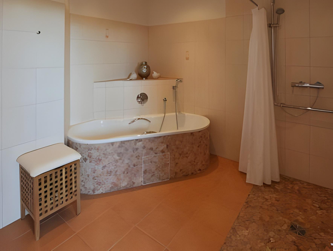 Bathroom 3, Der Winzerhof, Mödling