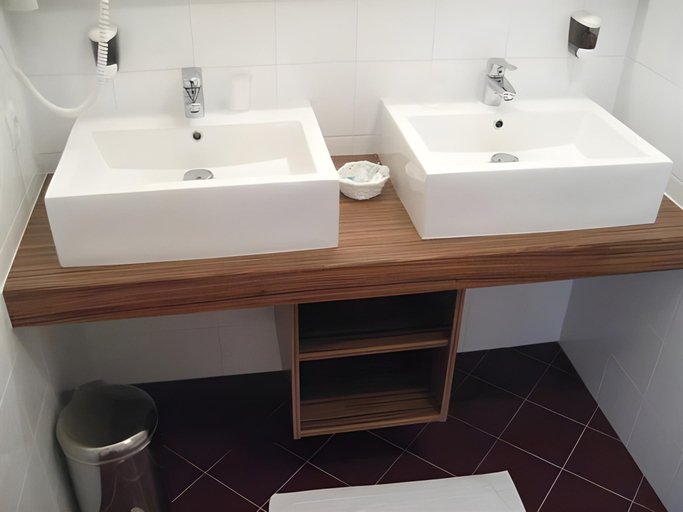 Bathroom 4, Hotel Villa Rosa, Leibnitz