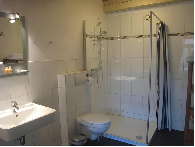 Bathroom 5, To`n Schlagboom, Friesland