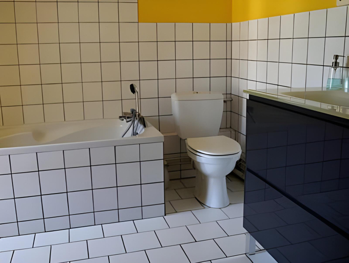 Bathroom 2, Le Beguinage, Loir-et-Cher