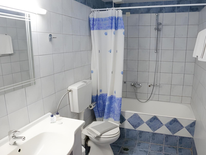 Bathroom 4, Neos Ikaros, Crete