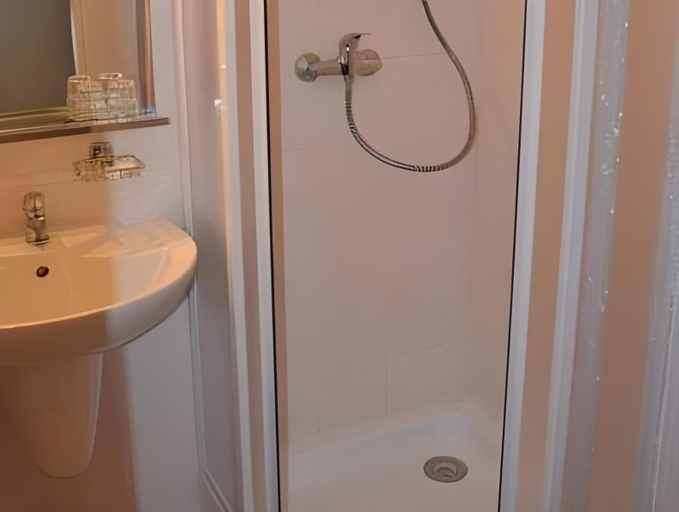 Bathroom 2, OAZA hotel, Praha 4