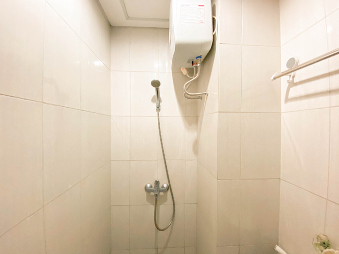 Bathroom 5, Best Deal and Homey Studio Apartment Monroe Tower By Travelio, Cikarang