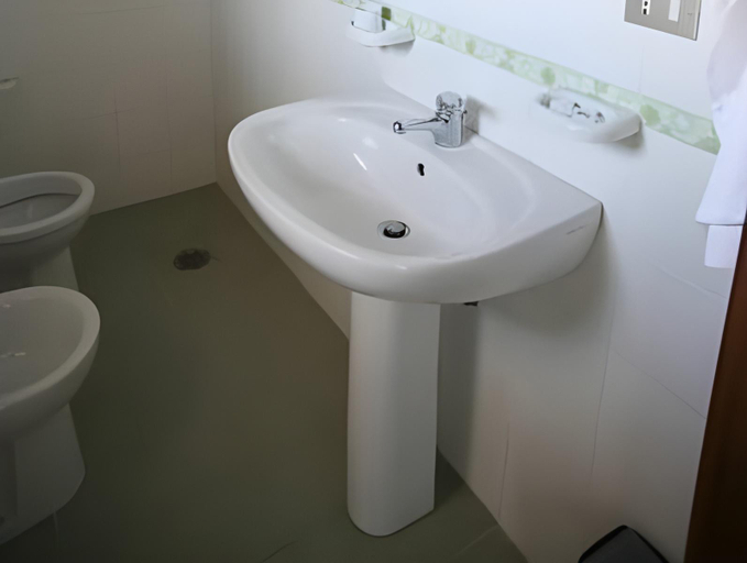 Bathroom 3, Hotel Souvenir, Napoli