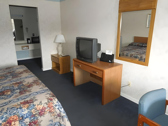 Bedroom 3, American Inn, Putnam