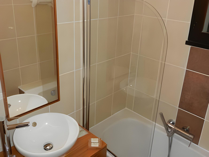 Bathroom 3, Hotel Mas De La Grenouillere, Bouches-du-Rhône