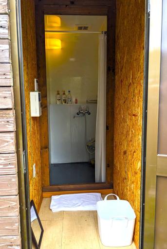 Bathroom 3, Bulls Camp, Fujikawaguchiko