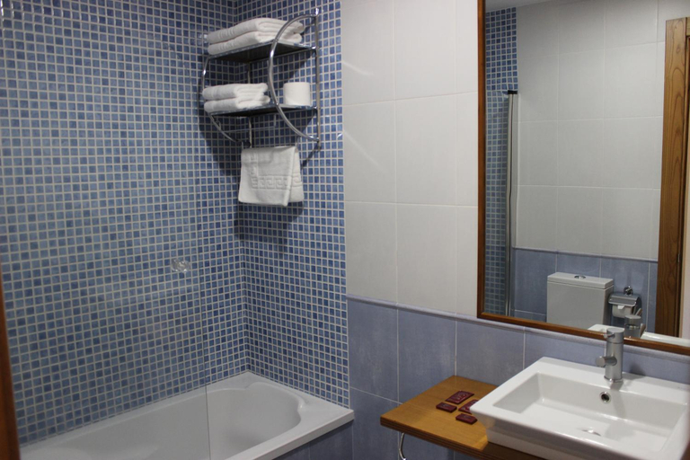 Bathroom 2, Pension Pousada Chiquitin, A Coruña