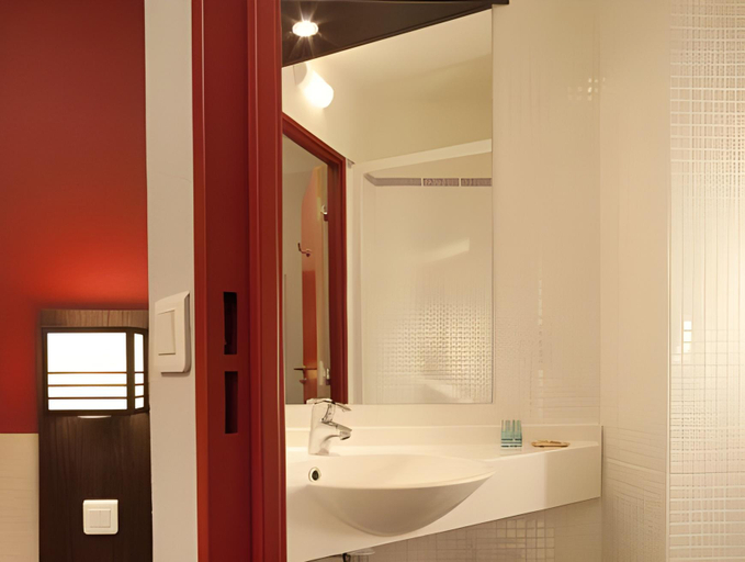 Bathroom 4, Hotel 2 Vallées Compiègne Nord, Oise