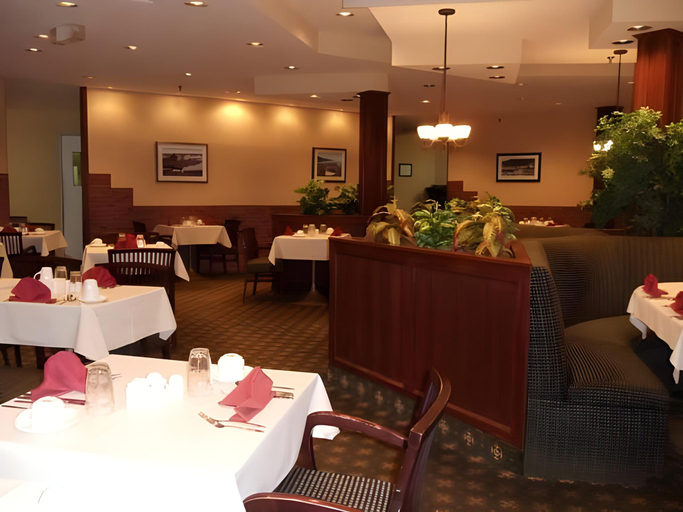 Food & Drinks, Albatross Hotel, Division No. 6