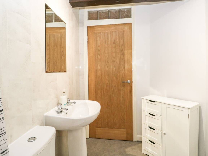 Bathroom 2, COACH HOUSE, Christchurch