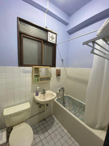 Bathroom 3, 1969 - Elixir of Love, Tainan