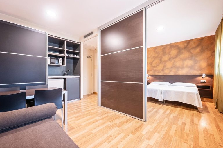 Bedroom 3, Hotel La Perla D'Olot, Girona