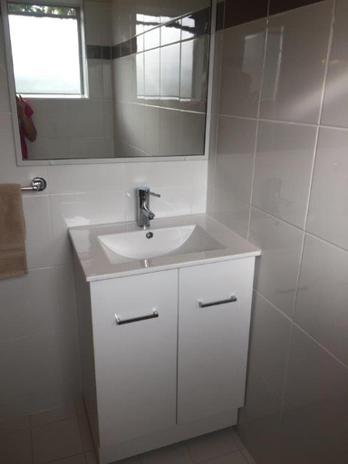 Bathroom 5, A & A Motel, Whitsunday