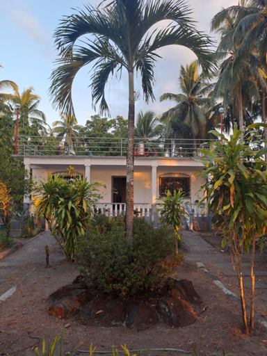Others 3, Crossroads Beach House, Sablayan