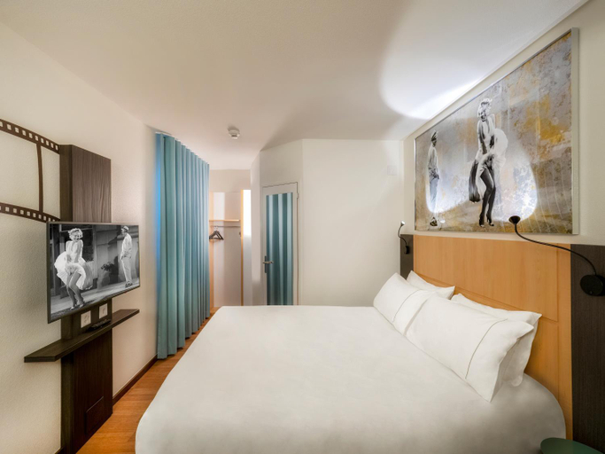 Bedroom 16