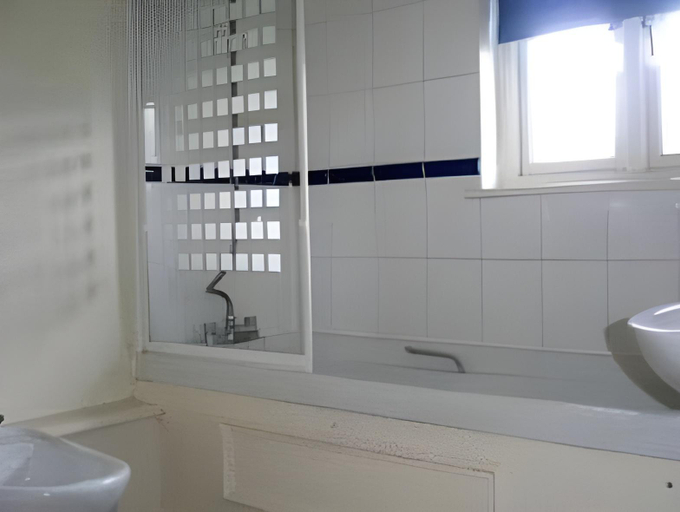 Bathroom 3, White Hart by Chef & Brewer Collection, Buckinghamshire