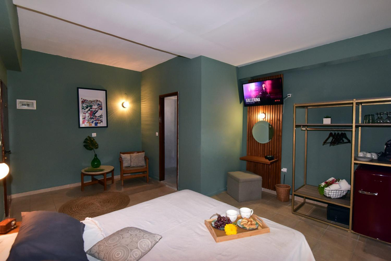 Others 2, Lord Ape Suites Club, Ionian Islands