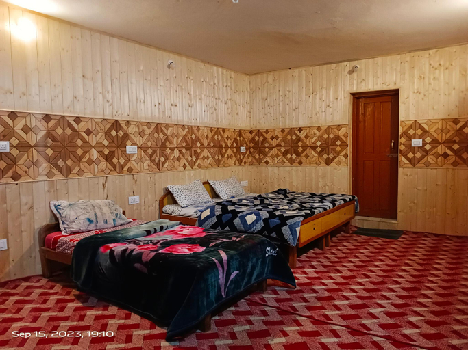 Sport & Beauty, Green Street, Anantnag
