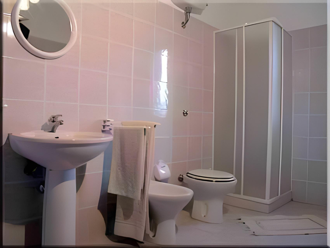 Bathroom 3, Agriturismo Sa Murta in Sennariolo-Oristano 15 minuti da Bosa, Oristano