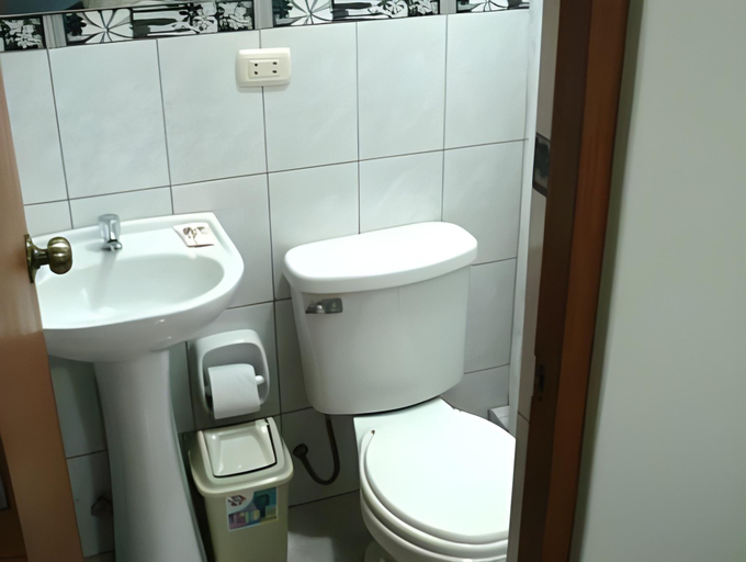 Bathroom, Hotel Herusalen, Arequipa