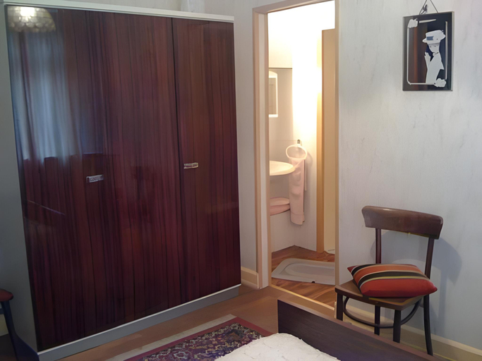 Bedroom 2, Hotel DeFive, Echternach