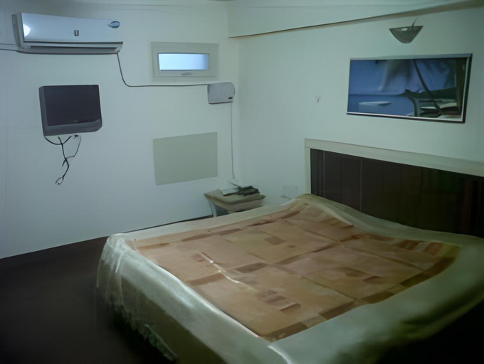 Bedroom 4, Hotel Raj Deluxe, Kaushambi