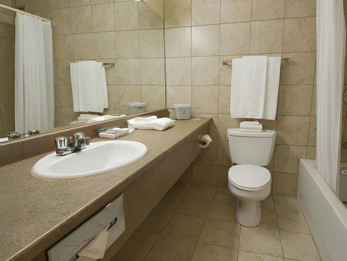 Bathroom 5, Le President Sherbrooke, La Région-Sherbrookoise