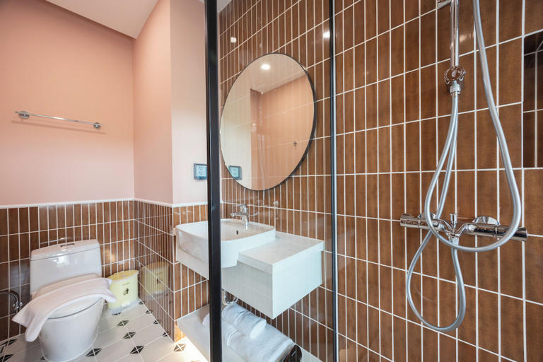 Bathroom 5, Luna Sol Sunset & Firework Signature, Phú Quốc