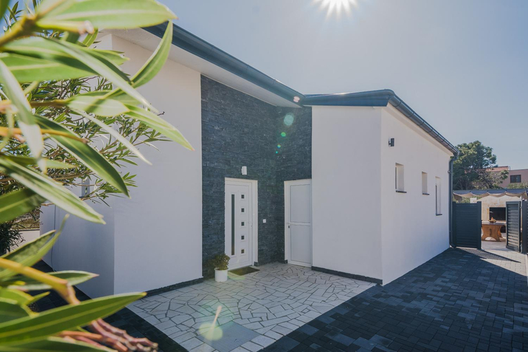 Exterior view 4, Villa Tomic, Vir