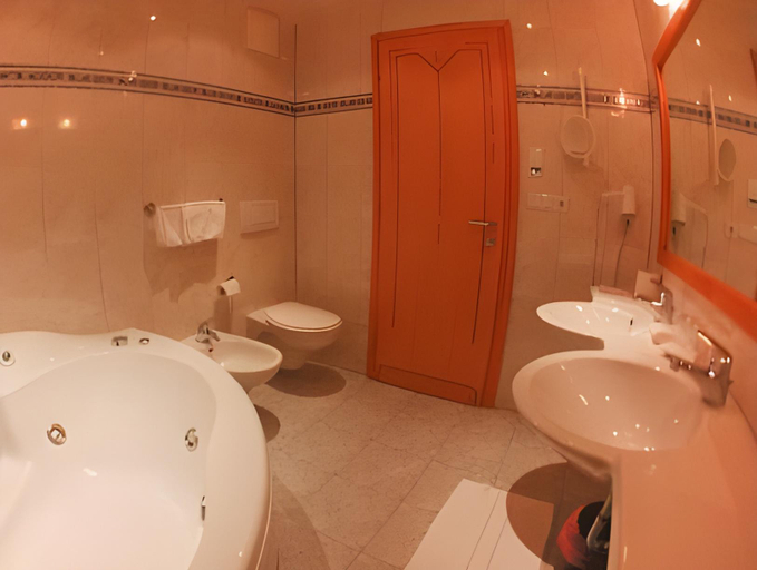 Bathroom 4, Hotel Gampen, Bolzano