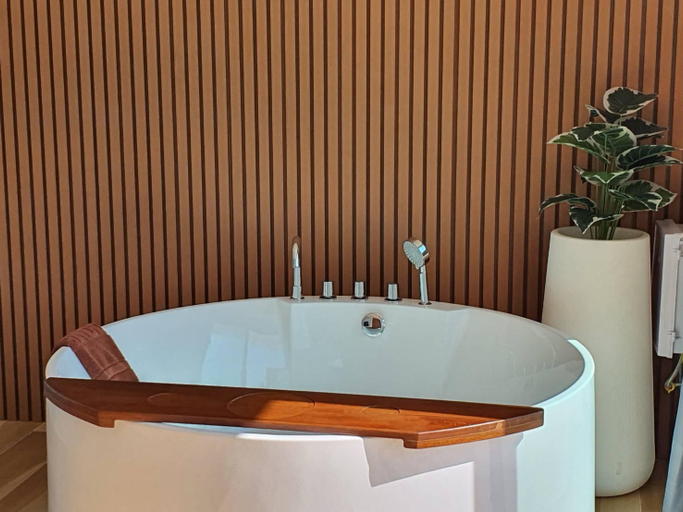 Bathroom 8