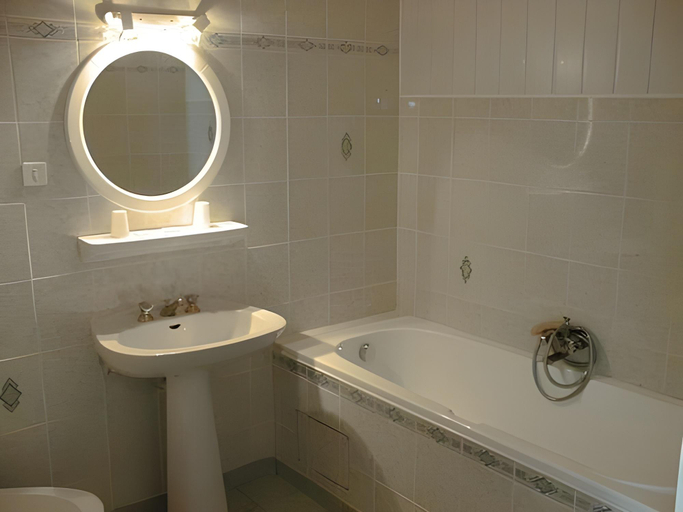 Bathroom 4, Logis Hotel Saint Jacques, Drôme