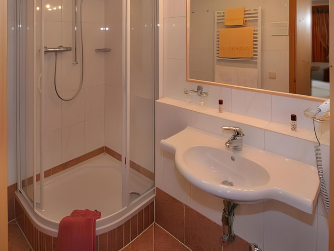 Bathroom 5, Hotel Wagnerhof, Schwaz