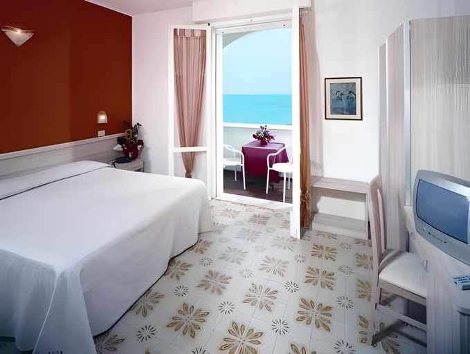 Bedroom 3, Alexandra B&B & Brunch -Beach Front Parking Included, Rimini