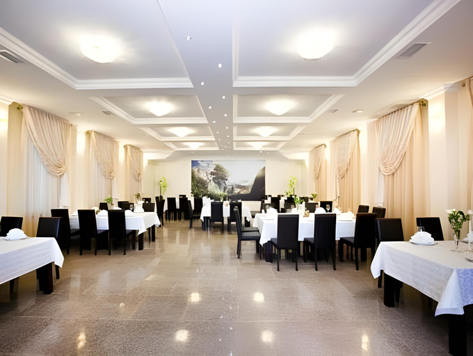 Food & Drinks, Platinum Hotel